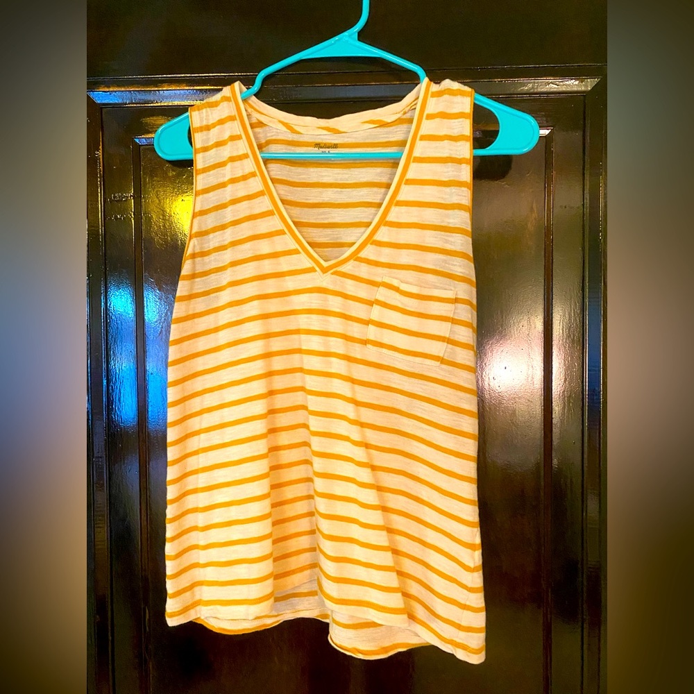 Madewell sleeveless top. Only worn once or twice. Very cute and super soft!